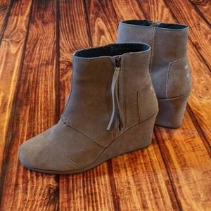 Toms tan/gray booties